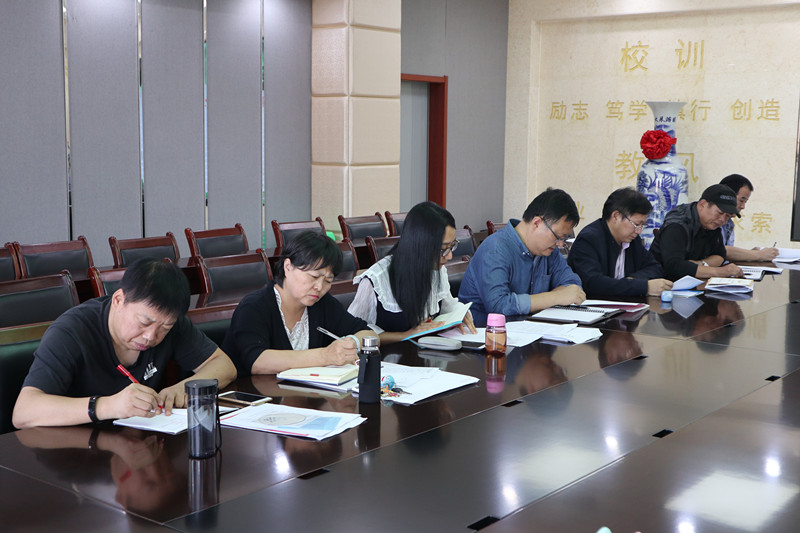 1569464576204228.jpeg 各教研组长认真记录_副本.jpg