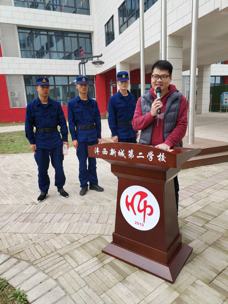 1579223204170588.jpeg 总务处主任李磊做开场介绍1.jpg