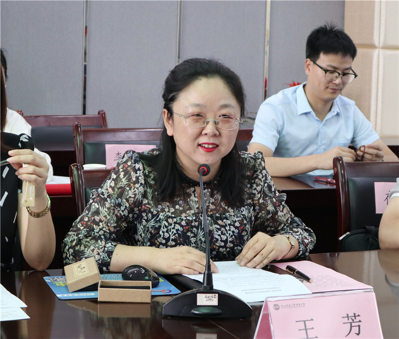 1593827747406862.jpeg 5工作坊主持人王芳作总结汇报.jpg