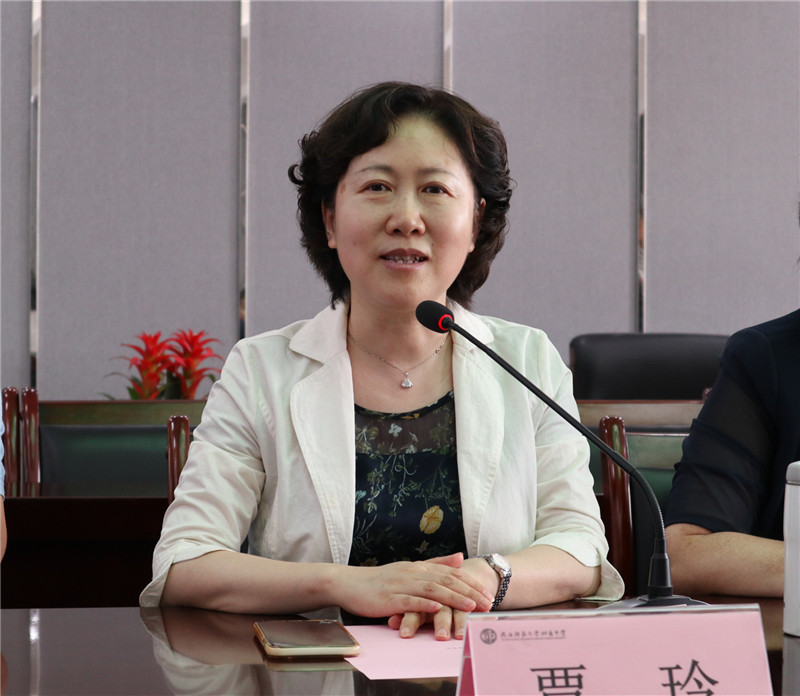 1593827816737296.jpeg 6西安市教科所副所长贾玲进行点评.jpg