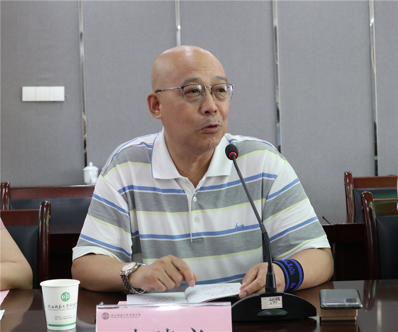 1593827936288385.jpeg 7雁塔区语文教研员史建义进行点评_副本.jpg