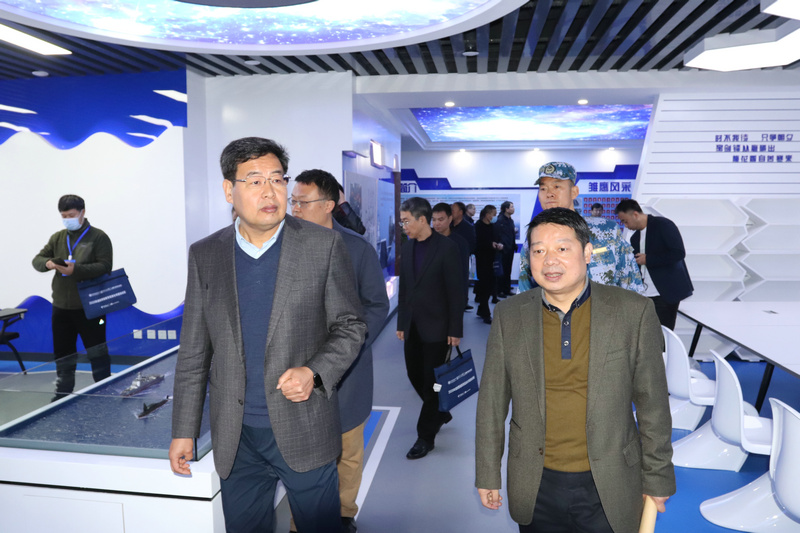 1605840109114768.jpeg 2领导参观海航班心品室.JPG