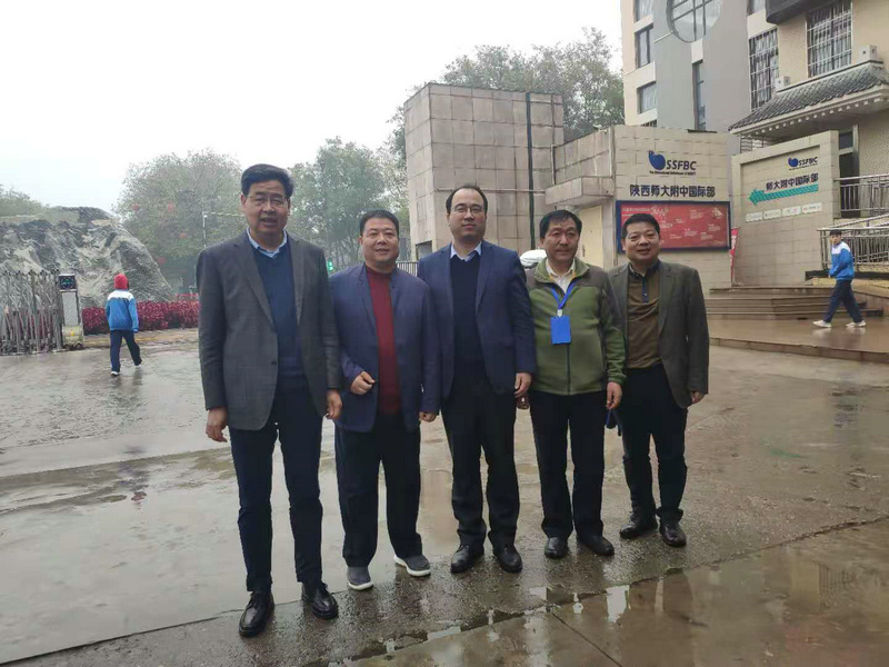 1605840198223657.jpeg 参观交流活动结束后领导集体合影.jpg