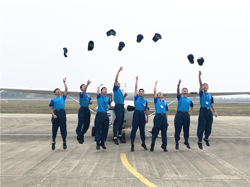 1632321278892856.jpeg 合影最后2.jpg