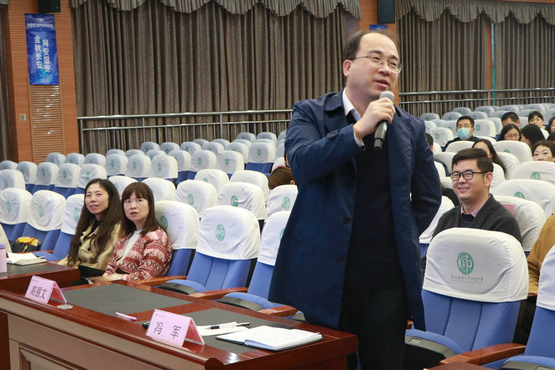 1634196603947803.jpeg 图5 冯军校长现场解.JPG