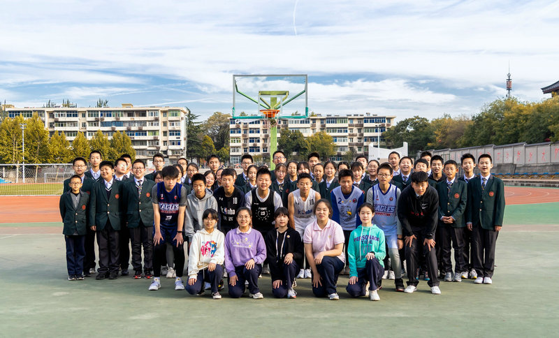 1635132916451787.jpeg 亚军班级初二(4)班.jpg