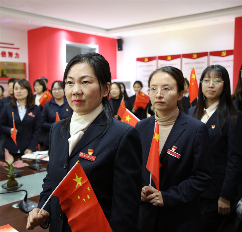 1636702330886512.jpeg 唱歌—梁蓟华.jpg