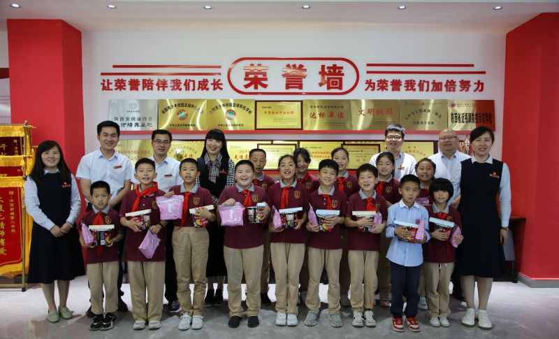 1654671656748085.jpeg 合影.jpg