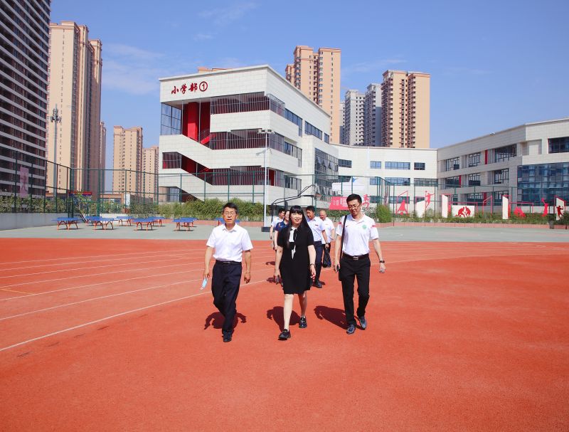 1655946341973111.jpeg 3 参观校园 (2).jpg