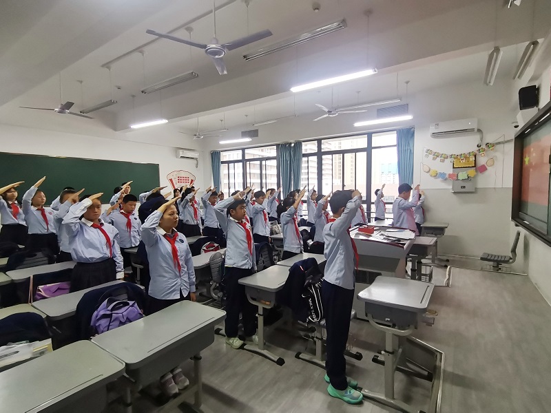 1695087217652954.jpeg 升旗01.jpg